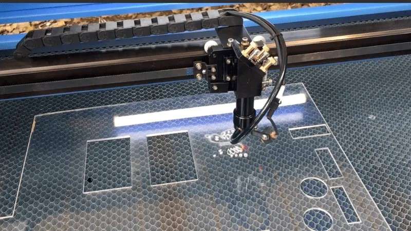 Laser cut & akrilik FZ Group — contoh fabrikasi presisi